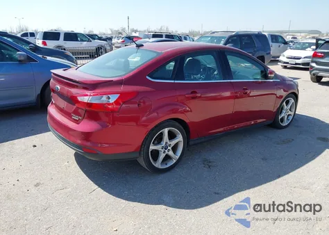 2013 Ford Focus Titanium z USA, uszkodzony, nr VIN 1FADP3J2XDL352611